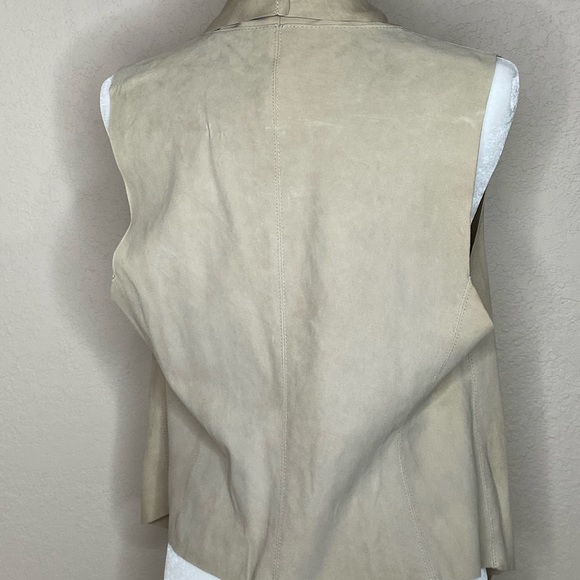 Vest - Picture 4 of 5